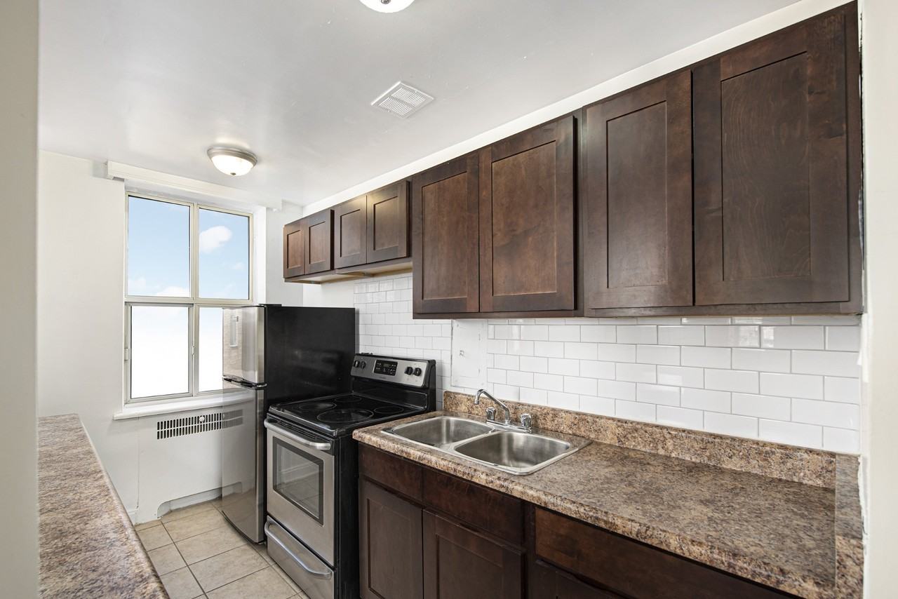 64 St. Clair Avenue West - Photo 3 of 18