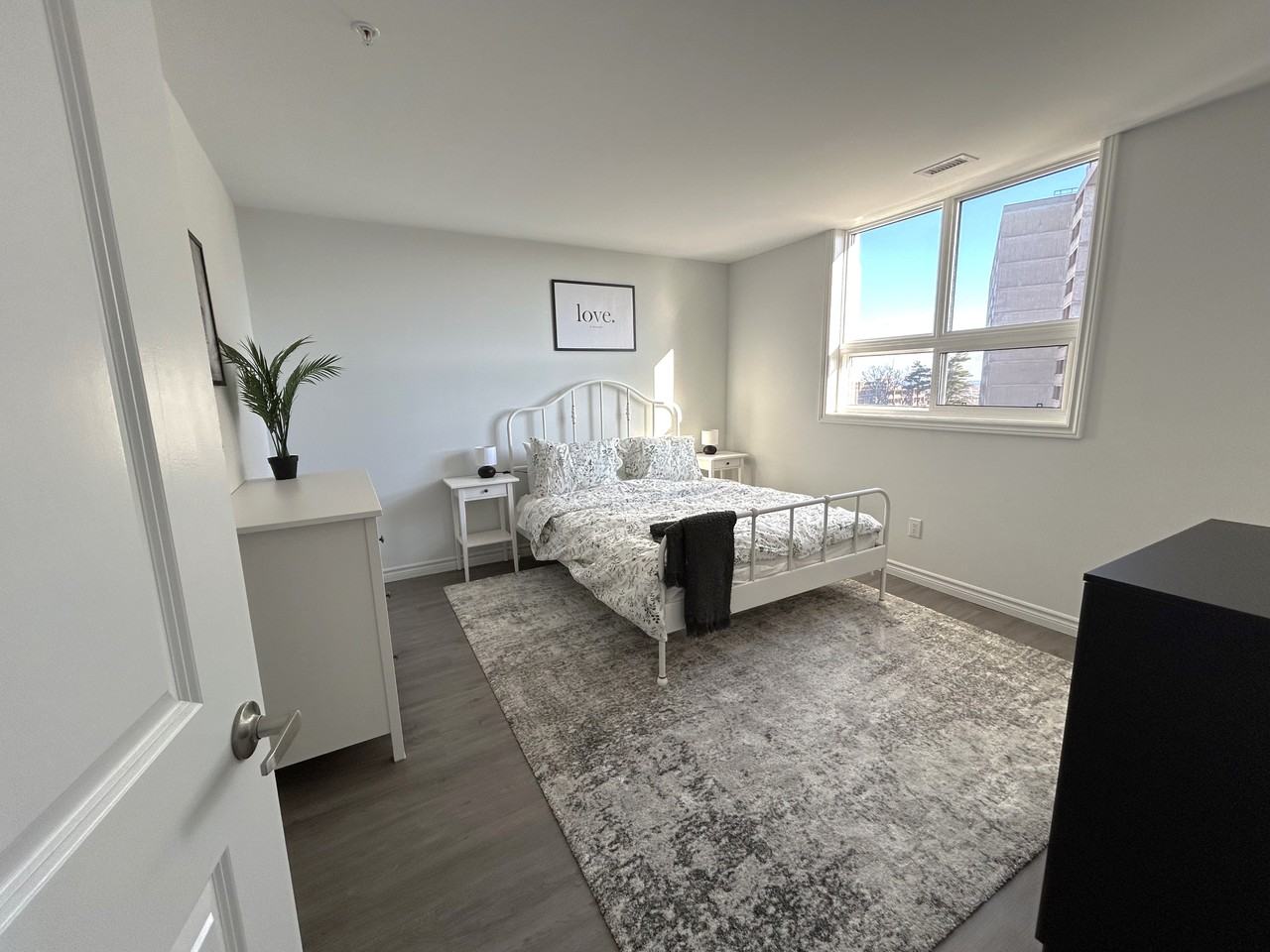 Marlborough Manor - Photo 4 of 48