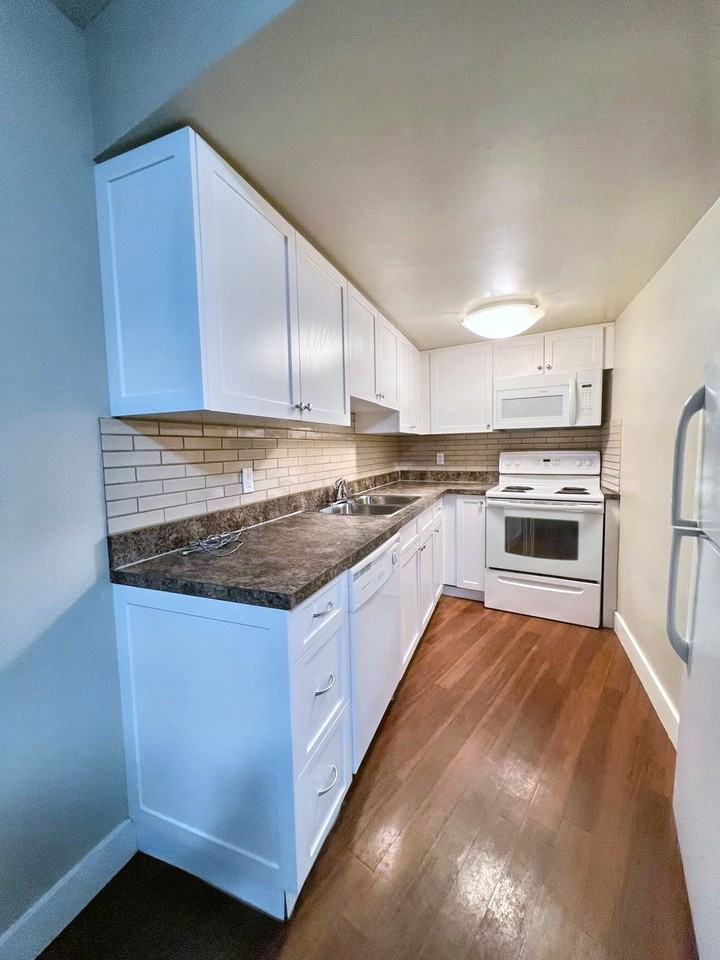 Heritage House Apartments - Photo 3 of 17