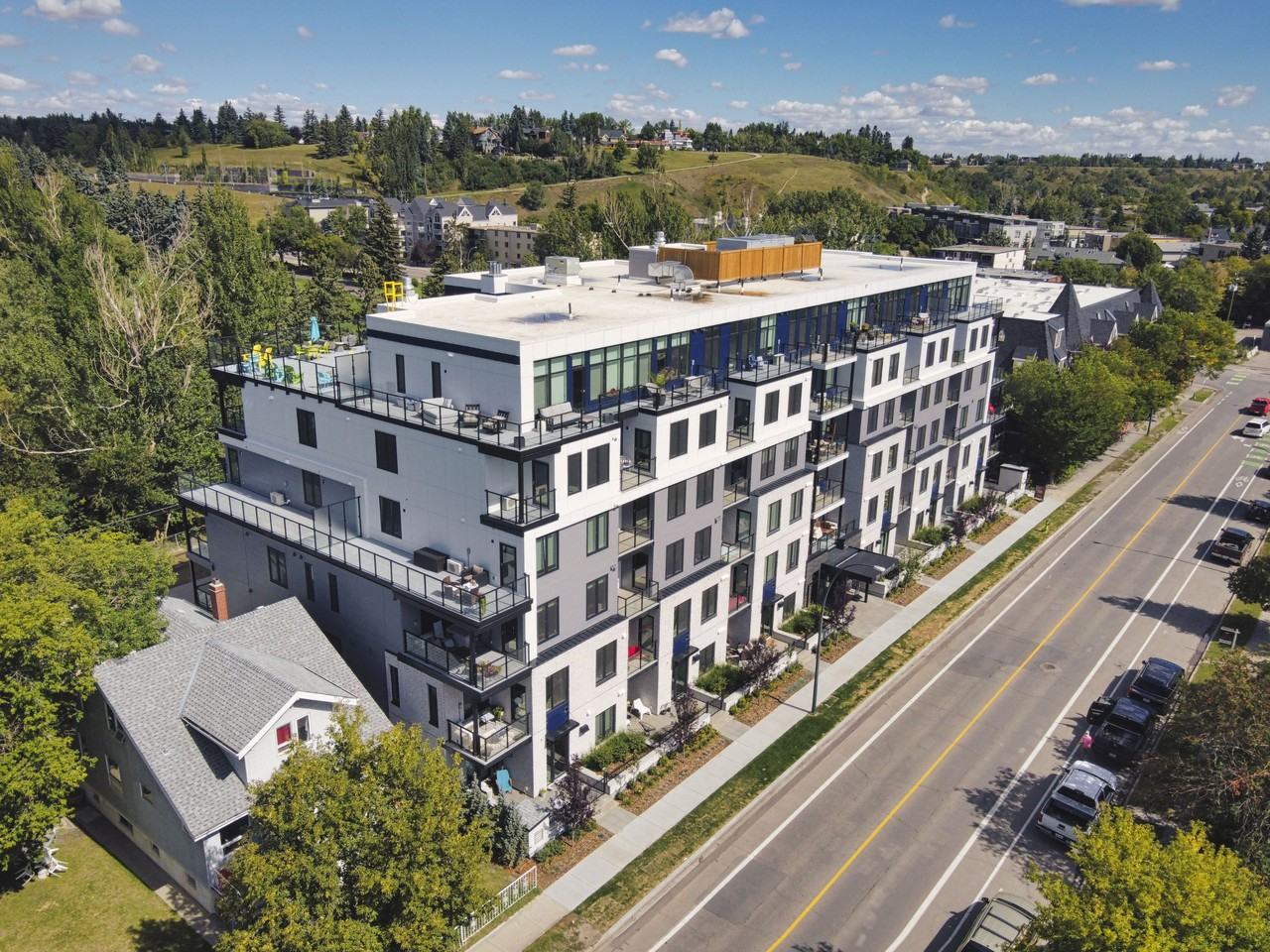 Vic on Fifth - Photo 4 of 46