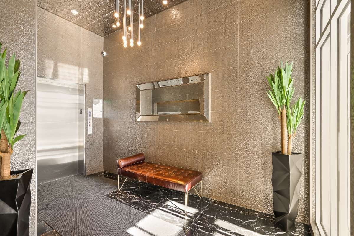 The Jade Saint - Photo 4 of 10