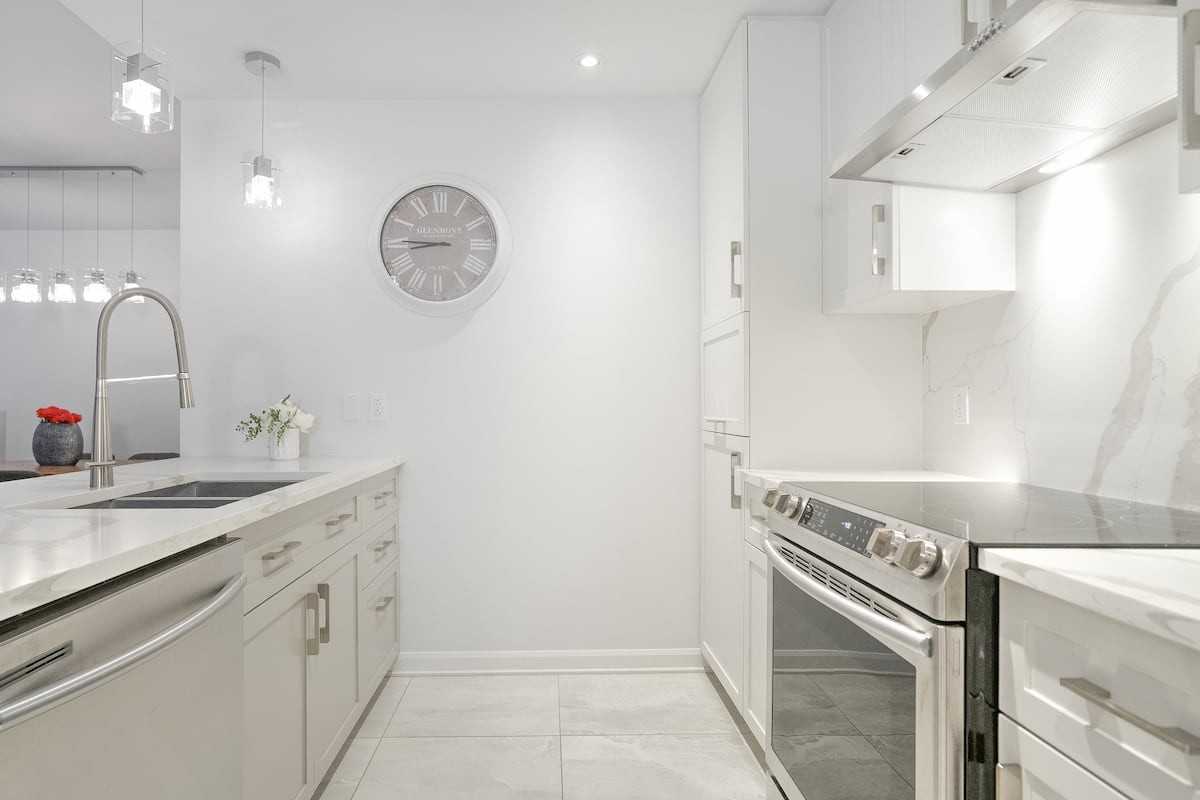 The Jade Saint - Photo 7 of 10