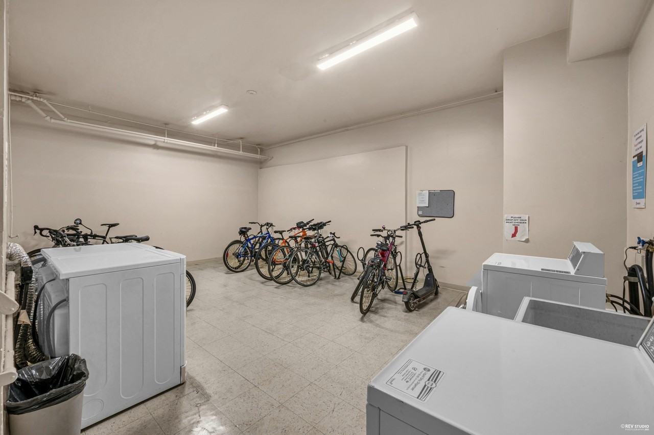 STANLEY MANOR - Photo 2 of 6