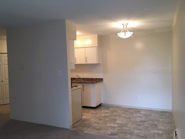 HARBOURVIEW MANOR - Photo 5 of 36