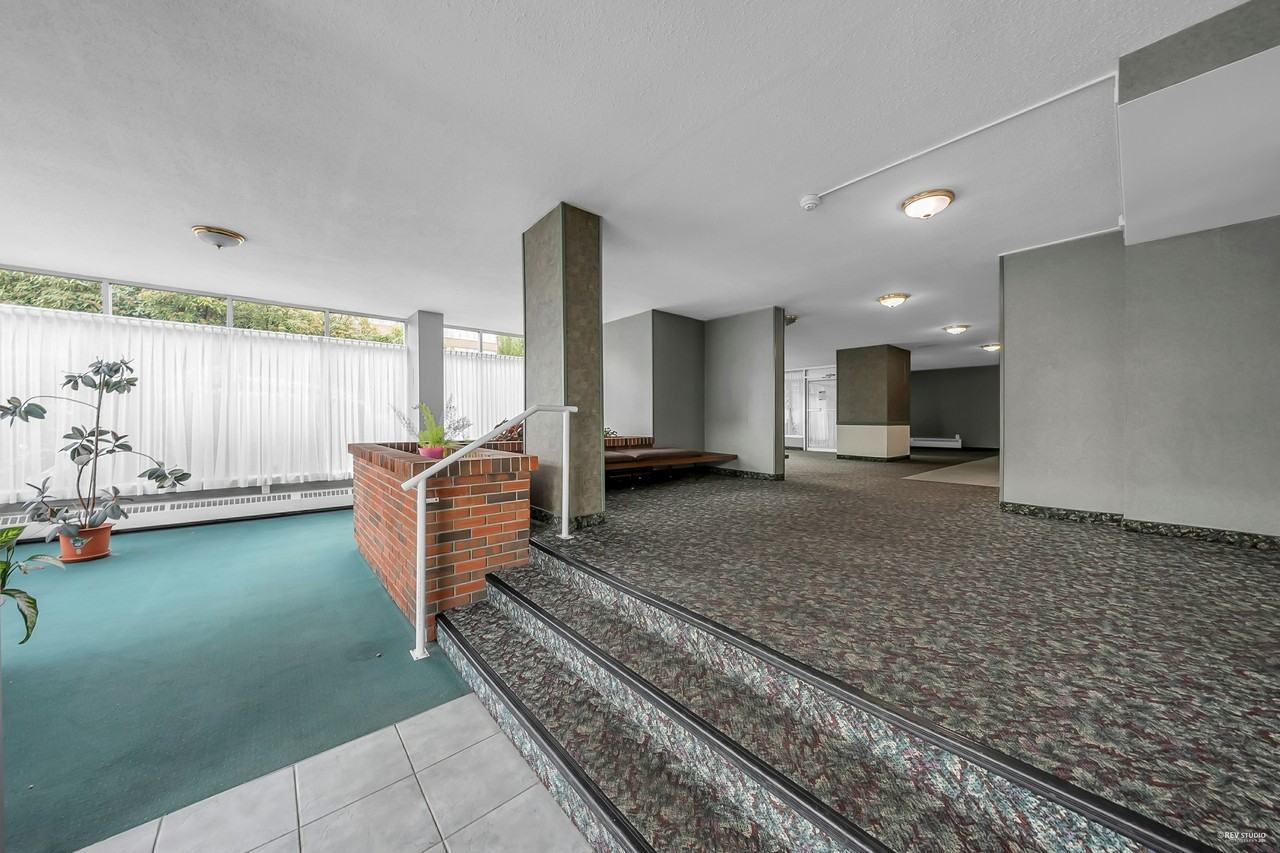 ED. ROYAL - Photo 3 of 50