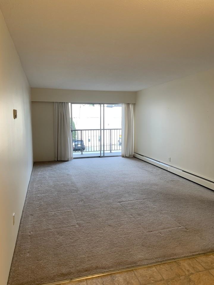 FREDRICK MANOR - Photo 3 of 22