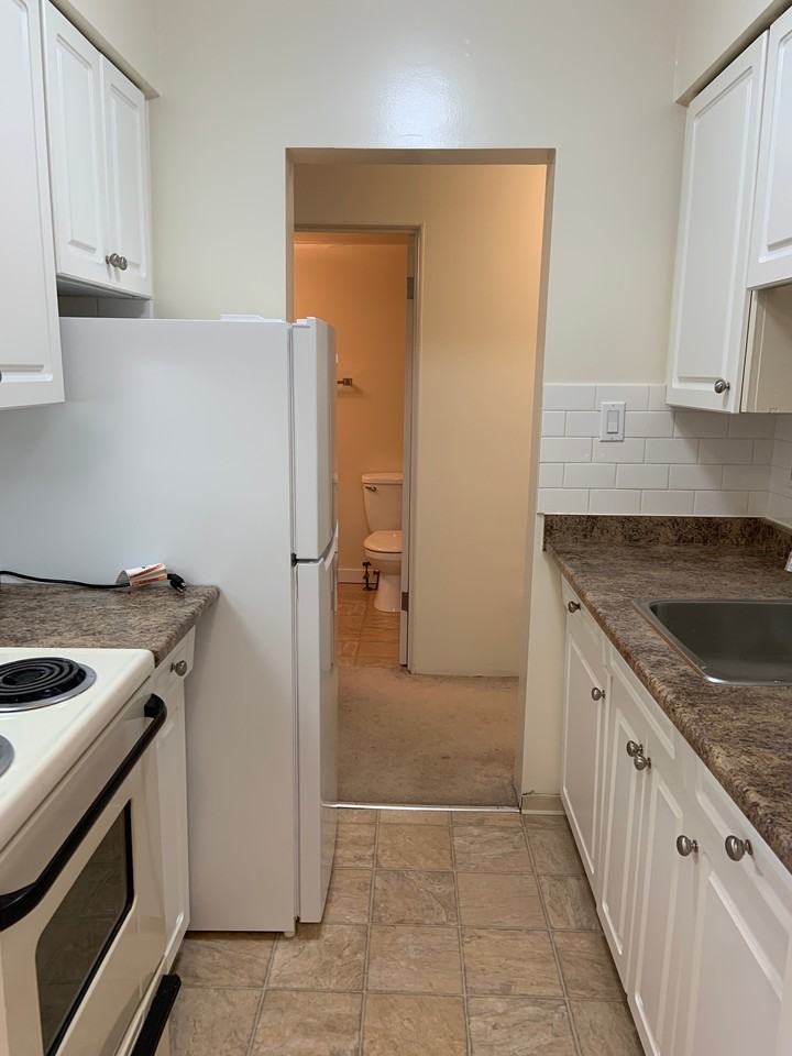 FREDRICK MANOR - Photo 4 of 22