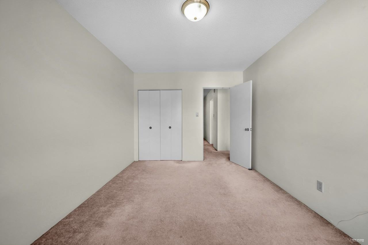 FREDRICK MANOR - Photo 7 of 22