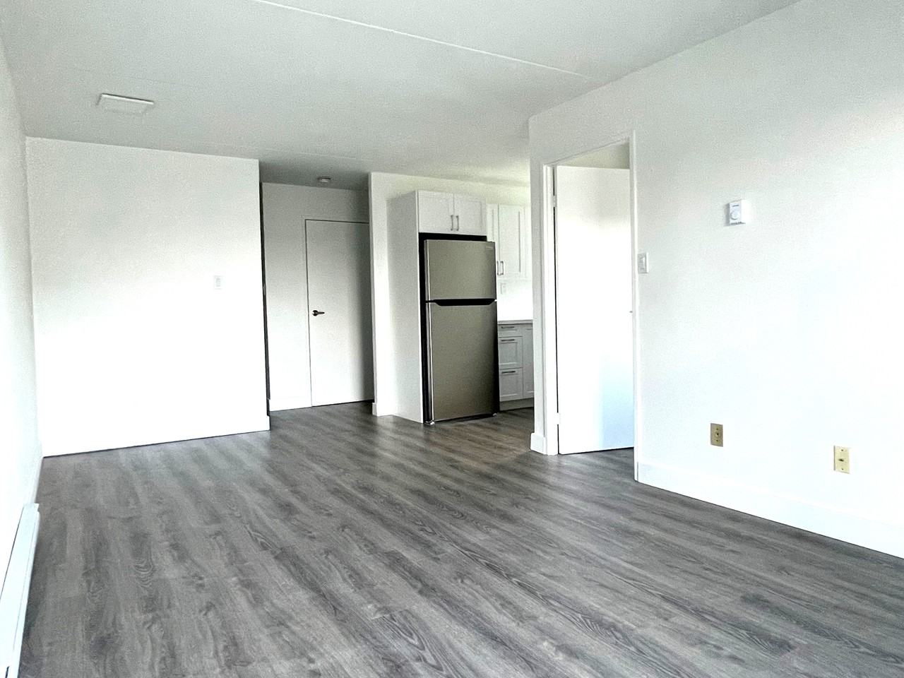 601 Dundas Street East - Photo 5 of 12