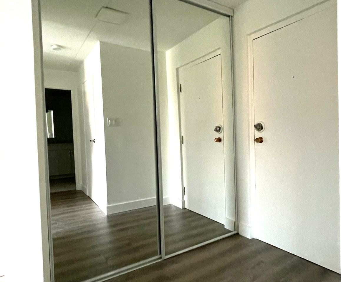 601 Dundas Street East - Photo 6 of 12