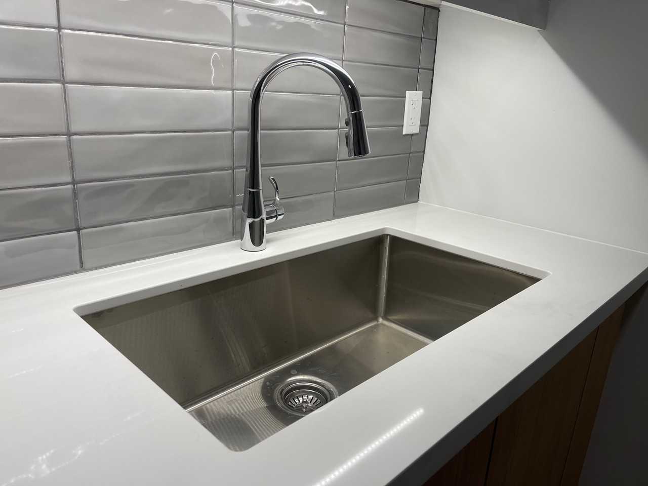 320 Roncesvalles Avenue - Photo 5 of 11