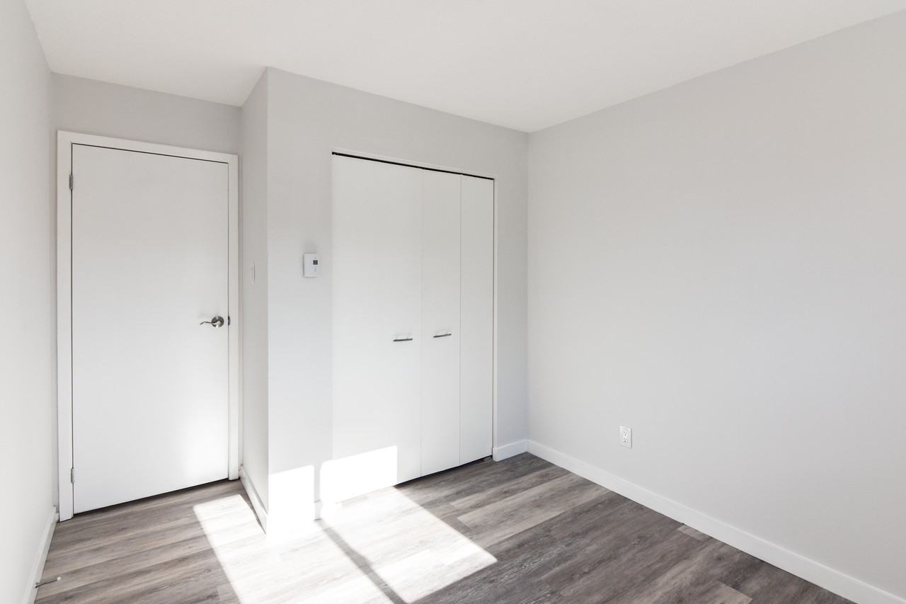 Hungerford Gate - Photo 3 of 9