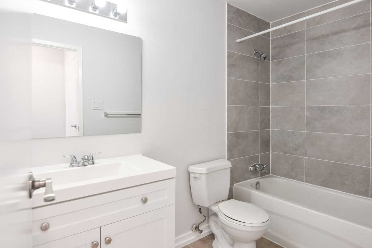 Hungerford Gate - Photo 6 of 9