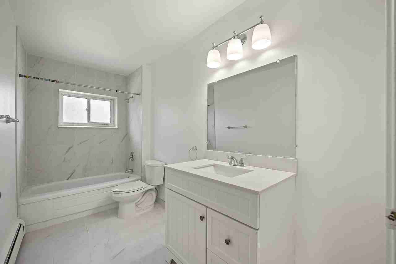 Torbolton Townhouse - Photo 4 of 15