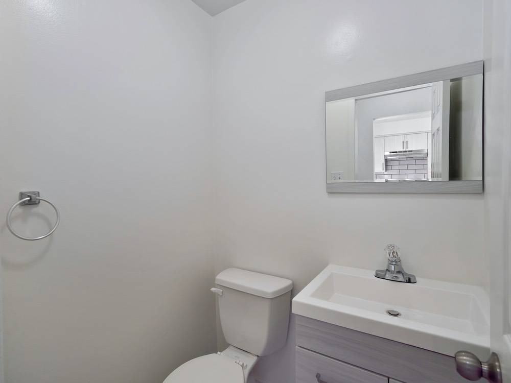 Stoneglen Townhouses - Photo 5 of 33