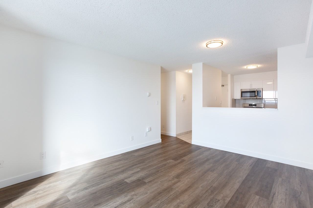 Stanley Park Place - Photo 5 of 19