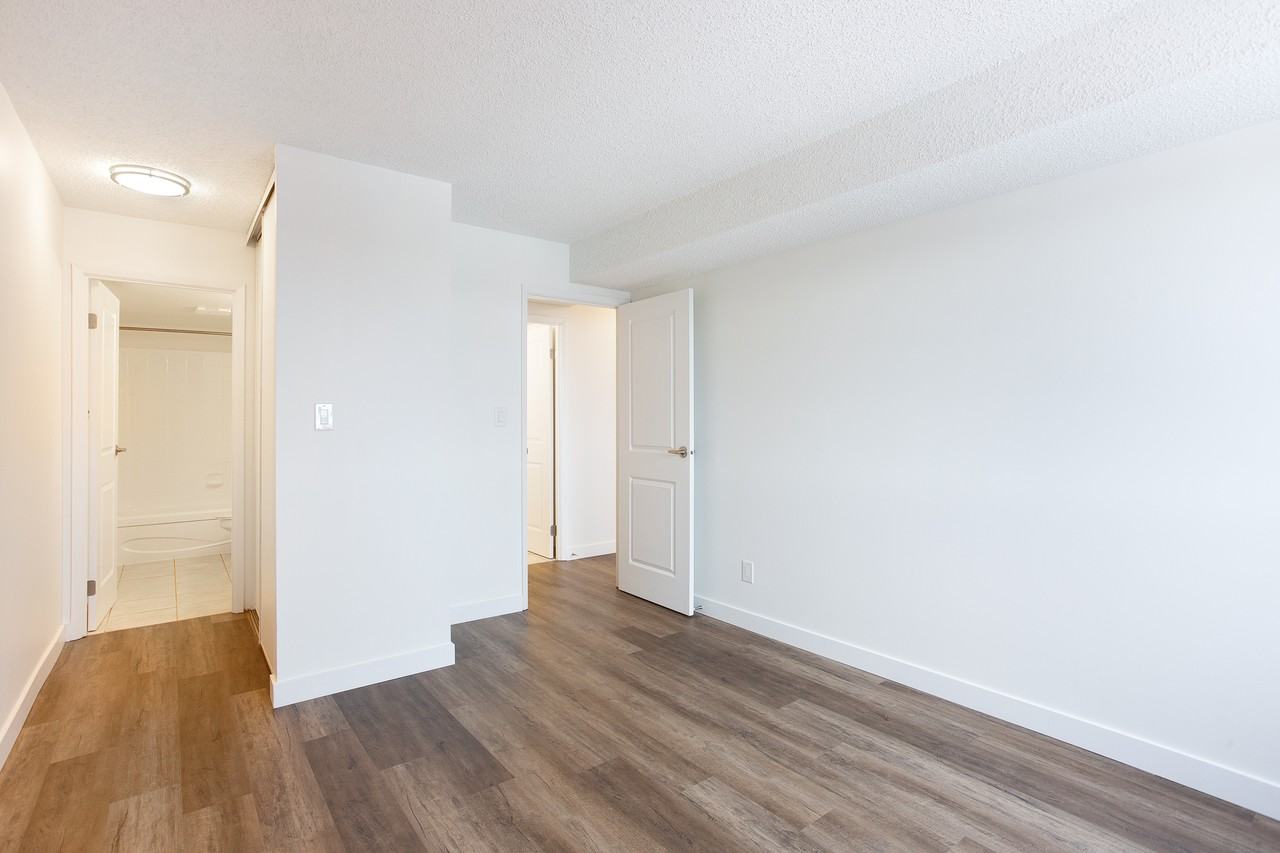 Stanley Park Place - Photo 6 of 19