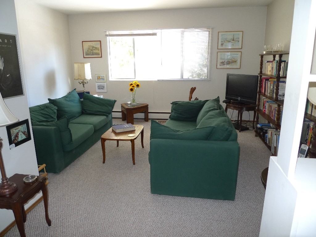 Del Apartments - Photo 4 of 5