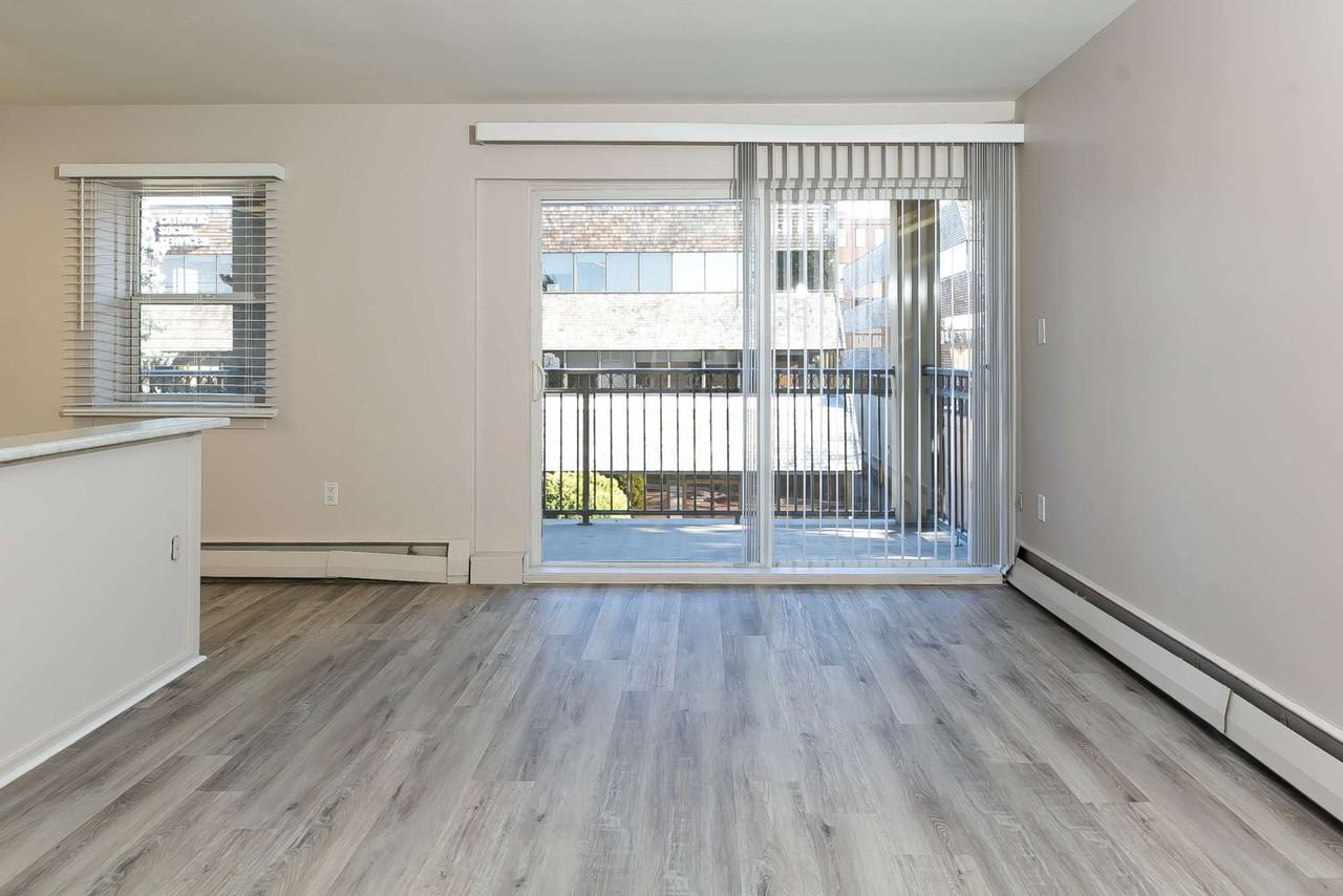 Groat Estate Apartments - Photo 5 of 26