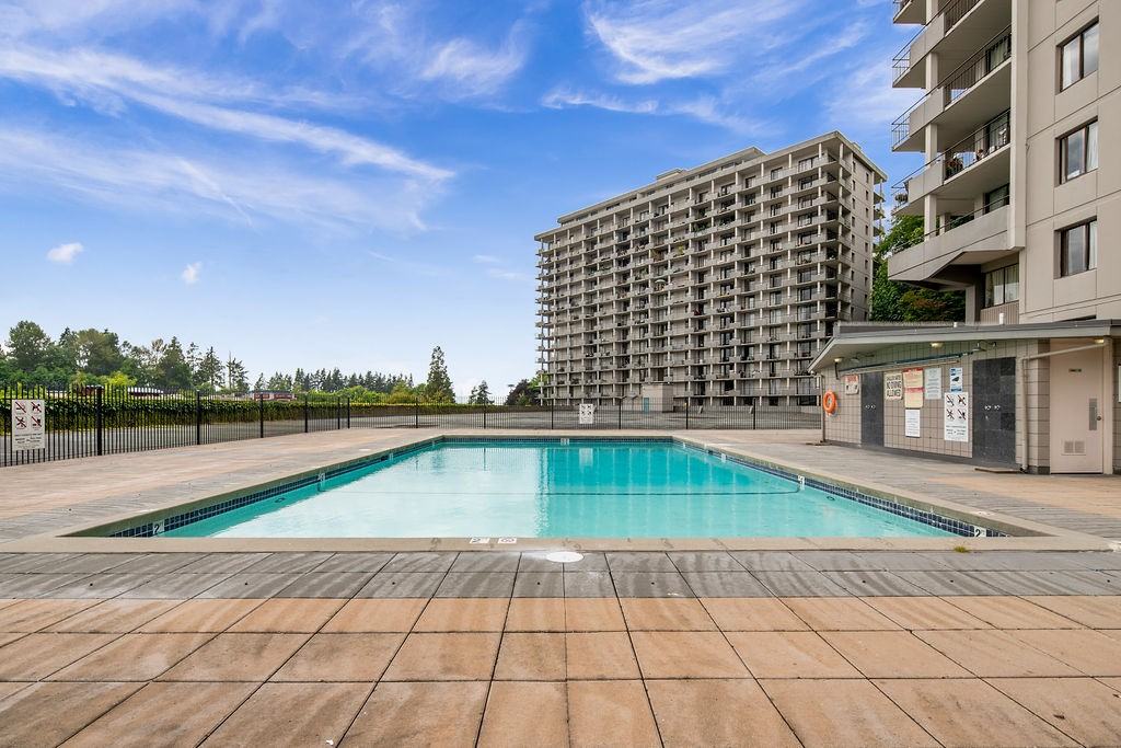 Park Royal Towers - Photo 3 of 50