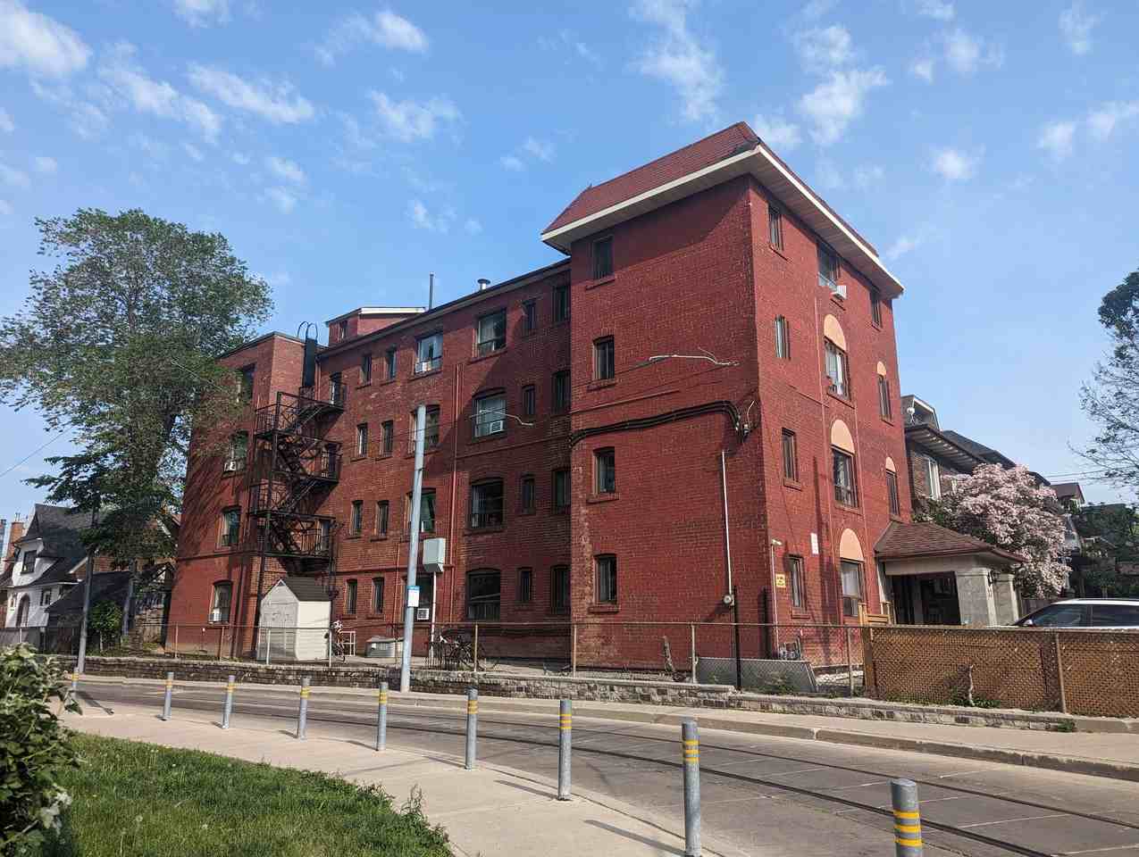 Robina Suites - 22 Robina Ave - Photo 4 of 8