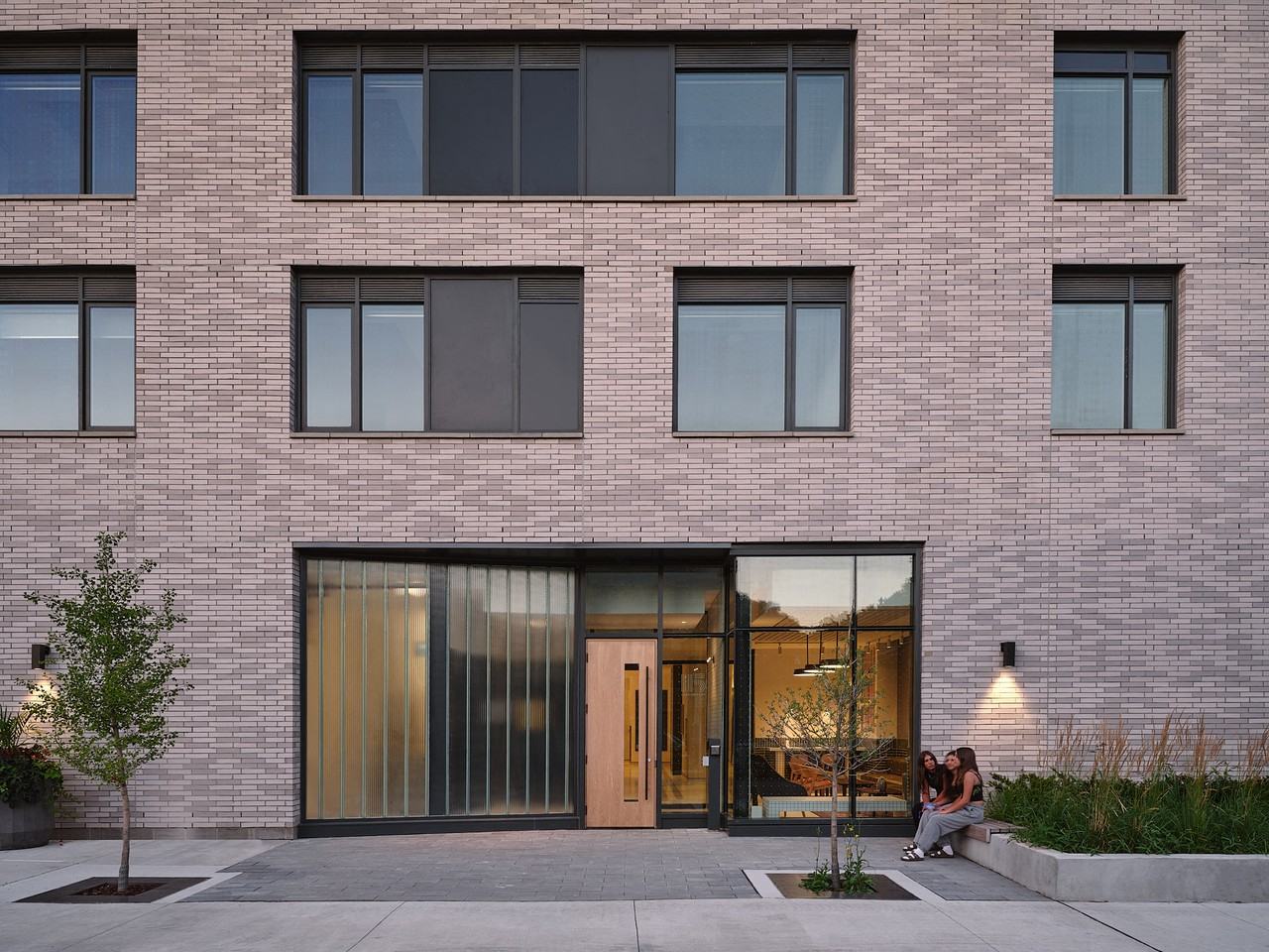 115 Larchmount - Photo 2 of 50