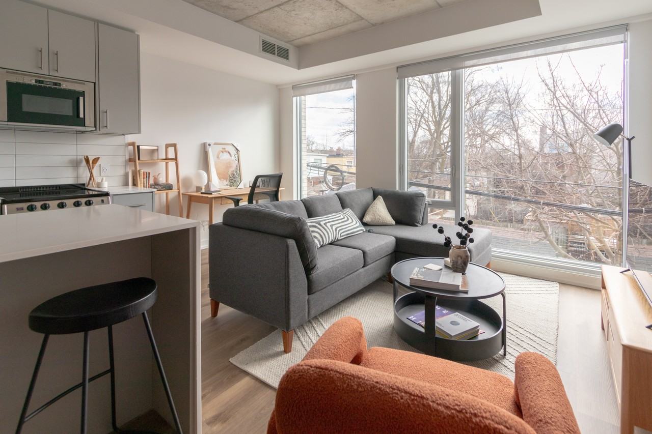 115 Larchmount - Photo 3 of 50