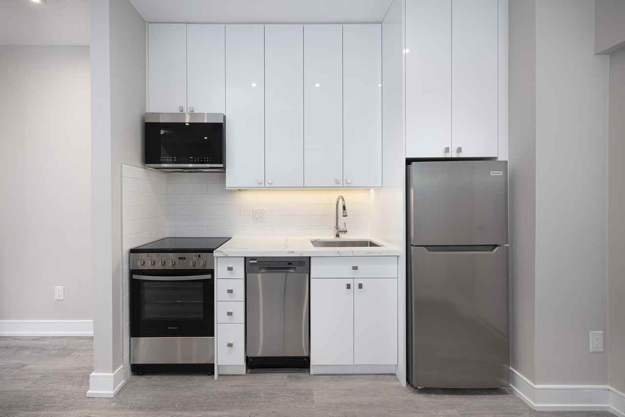 60 Tyndall Ave - Photo 4 of 18