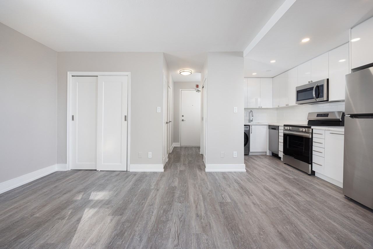 Sunset Tower - Photo 6 of 20