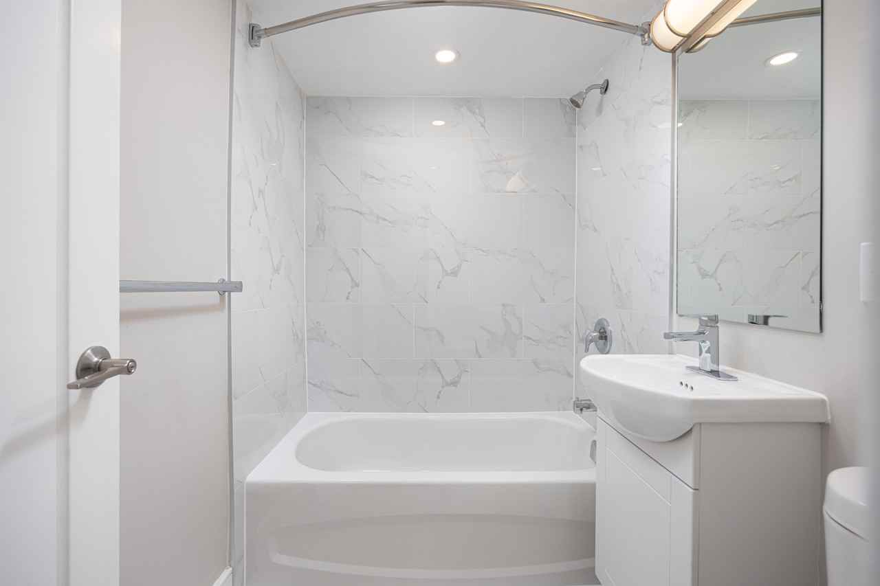 Sunset Tower - Photo 7 of 20