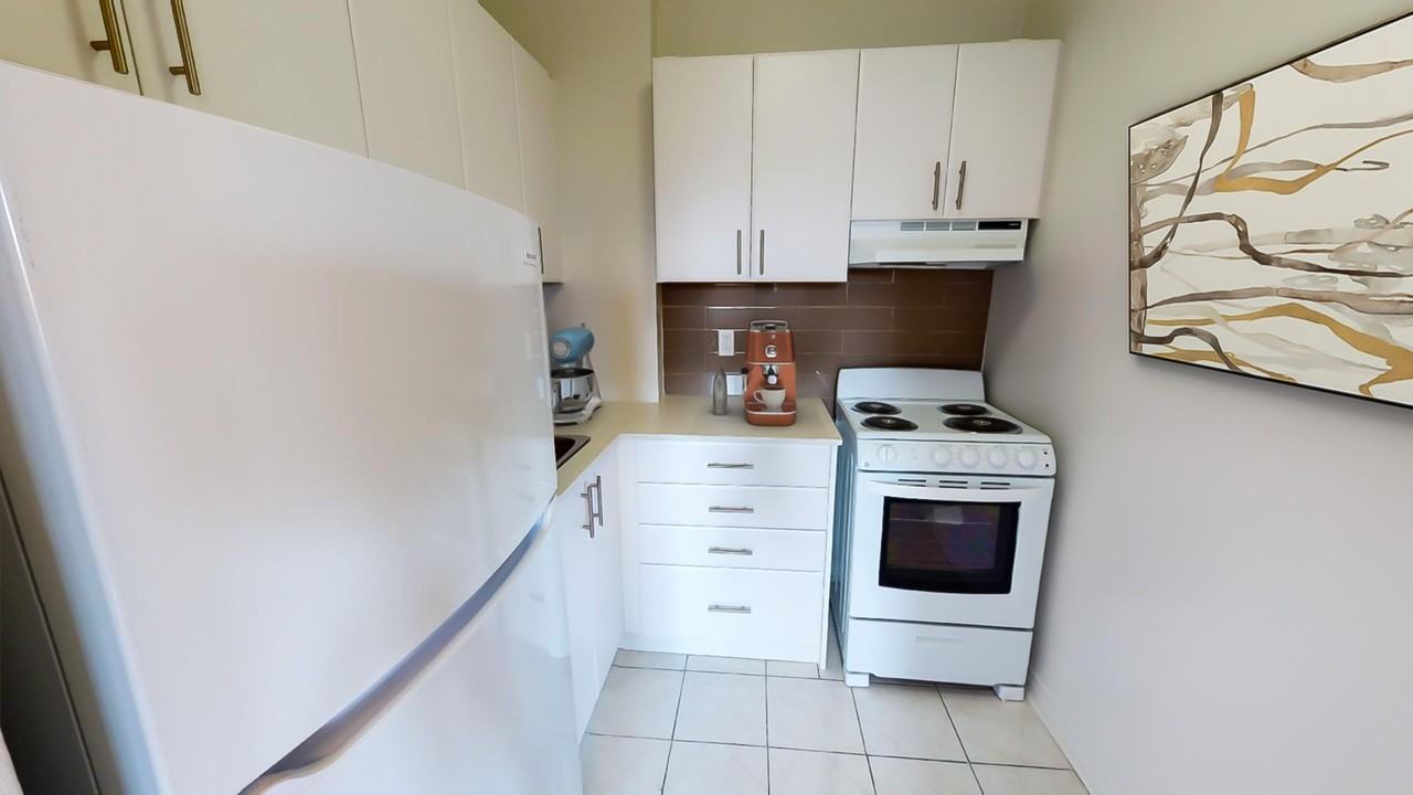 260 Wellesley Street Residences - Photo 7 of 28