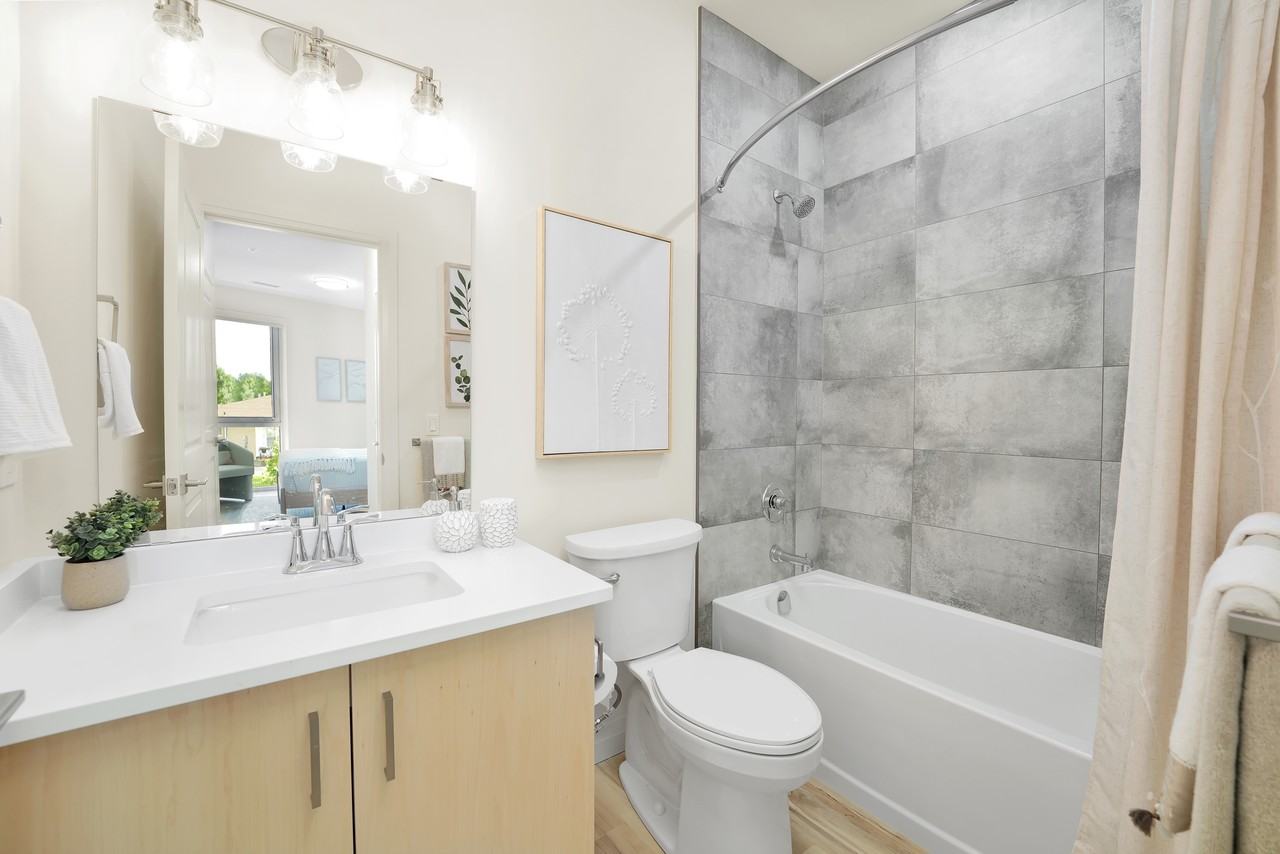 301 Westmount Road W - Photo 6 of 50