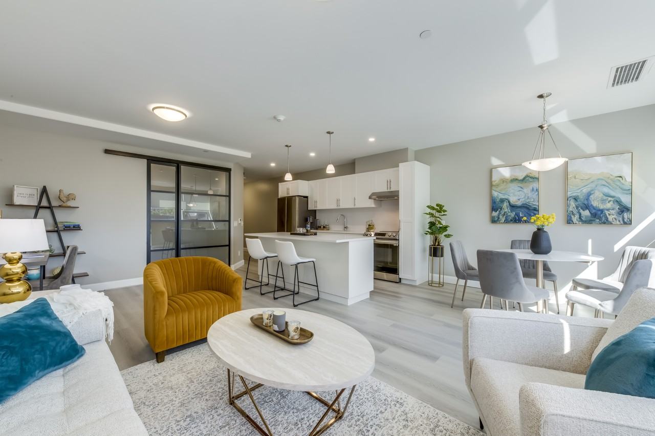 2 Quebec - Photo 2 of 27