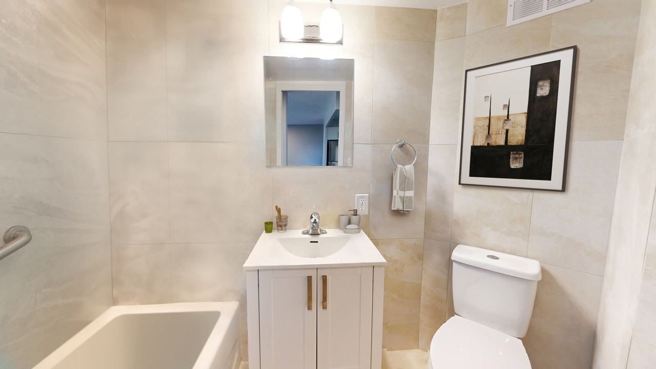 221 Queen Street South - Photo 7 of 17