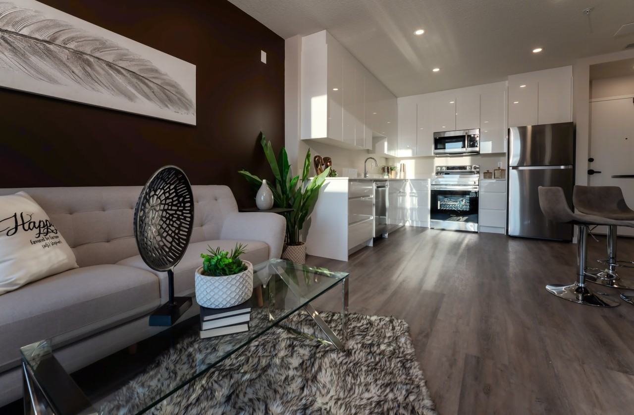 Solo on 4th - Photo 3 of 29