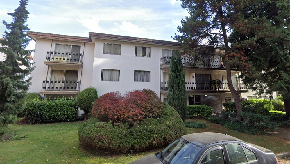 Laurel Manor - Photo 2 of 3