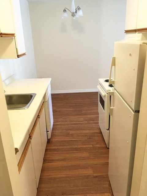 Oak Manor - Photo 3 of 9