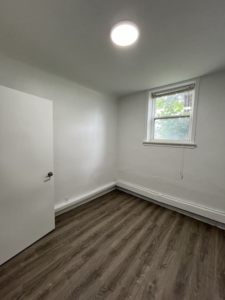 310 Speedvale Avenue East - Photo 5 of 7