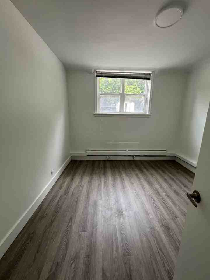 310 Speedvale Avenue East - Photo 2 of 7