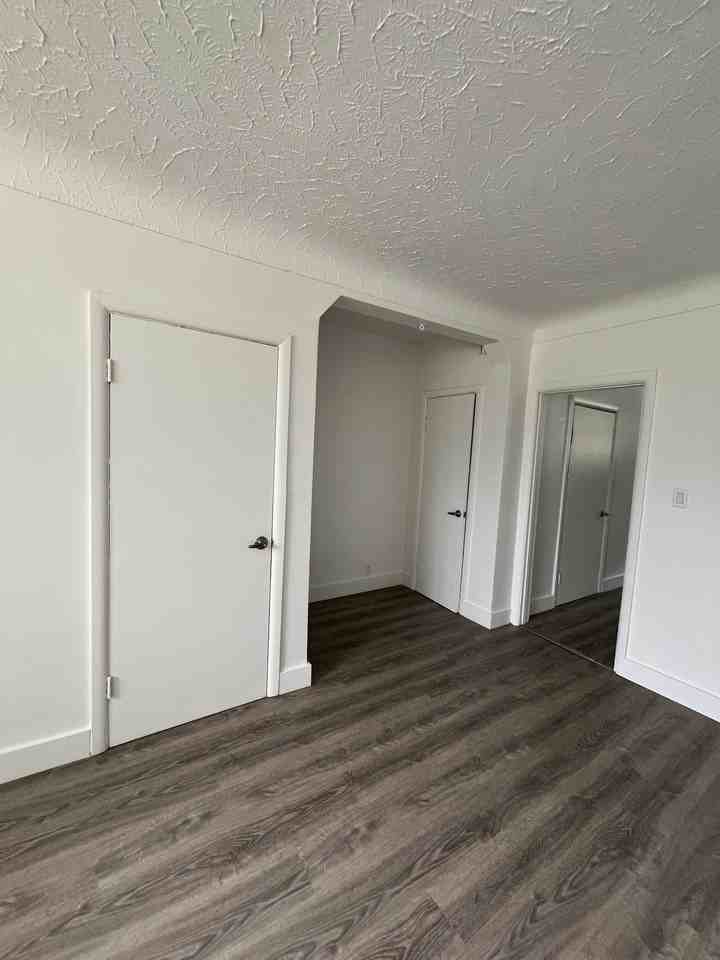 310 Speedvale Avenue East - Photo 4 of 7