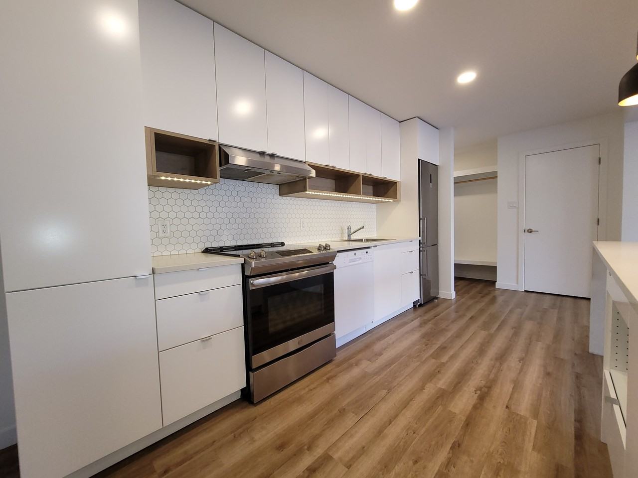 Olympus Manor - Photo 2 of 23