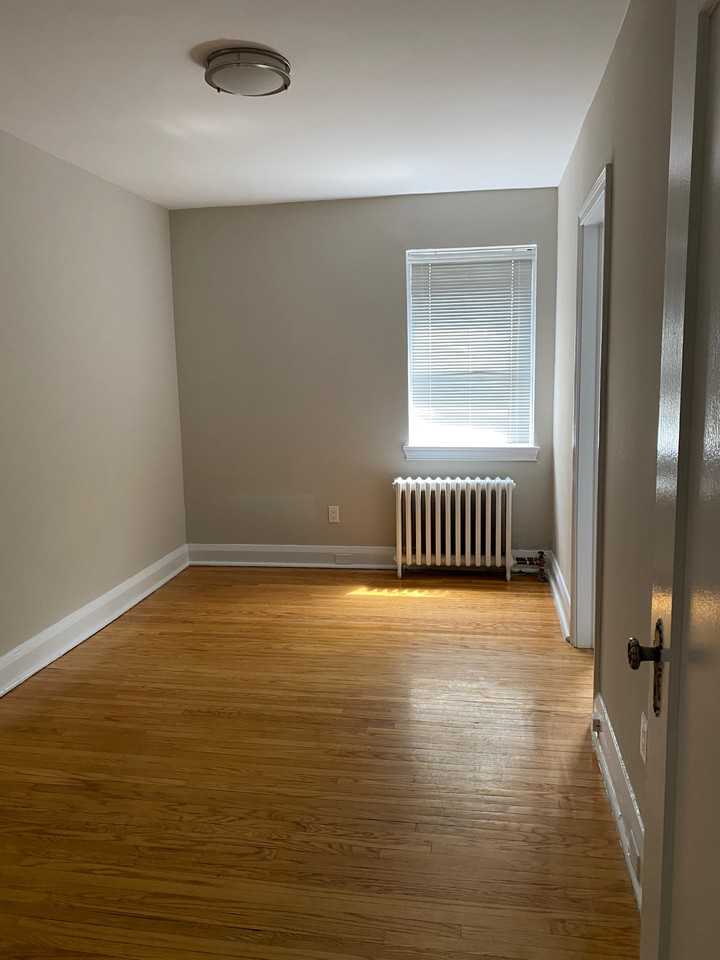 1600 Bathurst - Photo 6 of 7