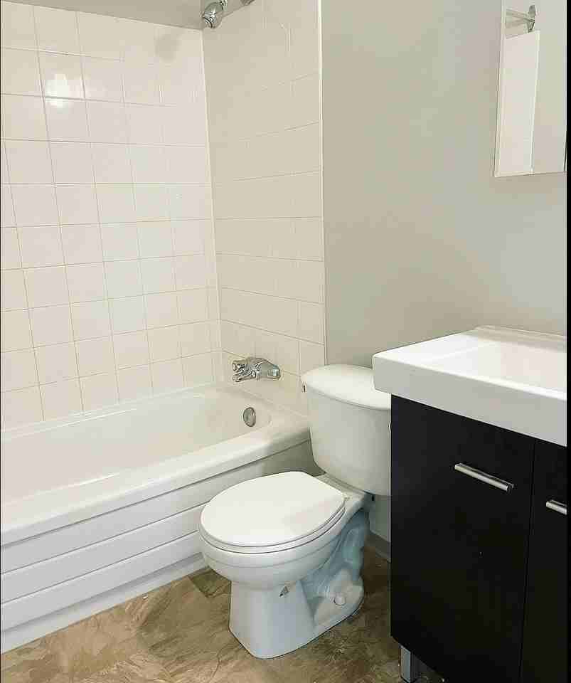 1080 Andrews - Photo 4 of 9