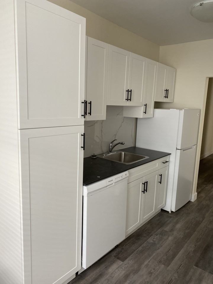 275 Nassau - Photo 4 of 11