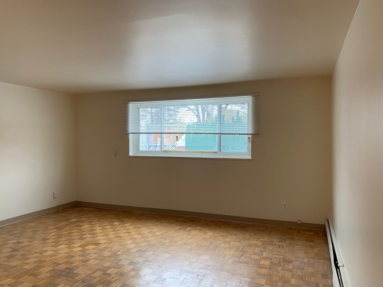 260 Talbot - Photo 7 of 10