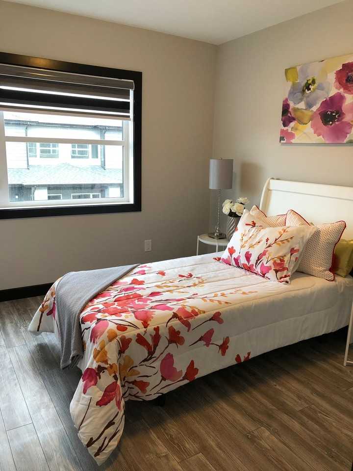 99 Shahi Street - Photo 5 of 9