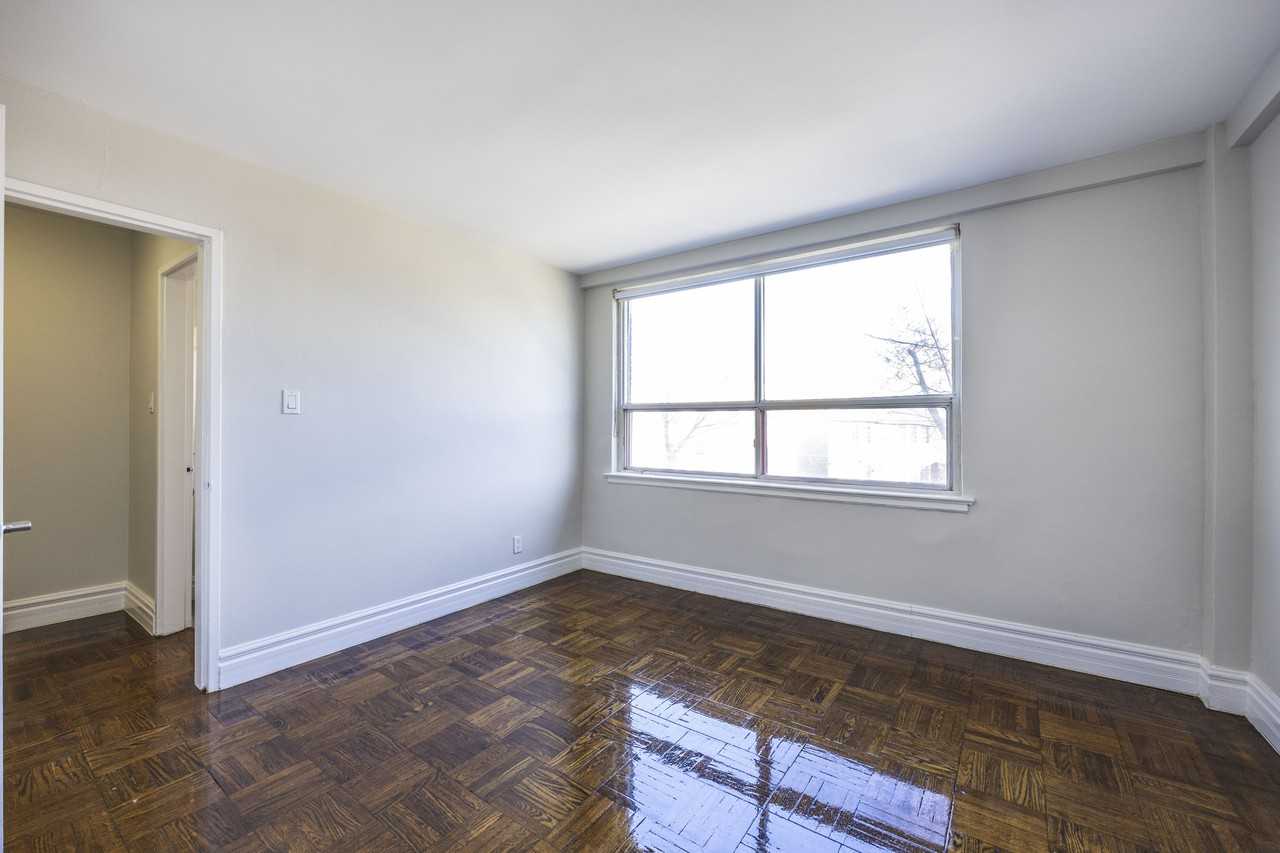 Ava Manor - Photo 4 of 23