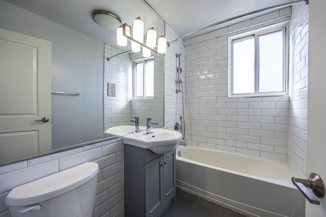 Ava Manor - Photo 7 of 23