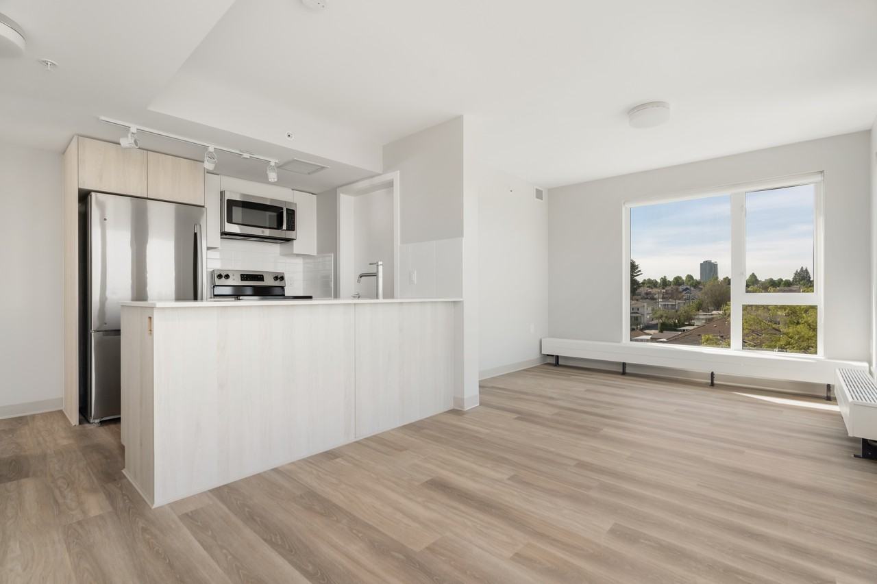 TWENTY-TWO TERRACE - Photo 3 of 17