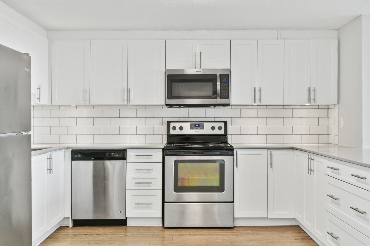 Castle Hill - Photo 4 of 32